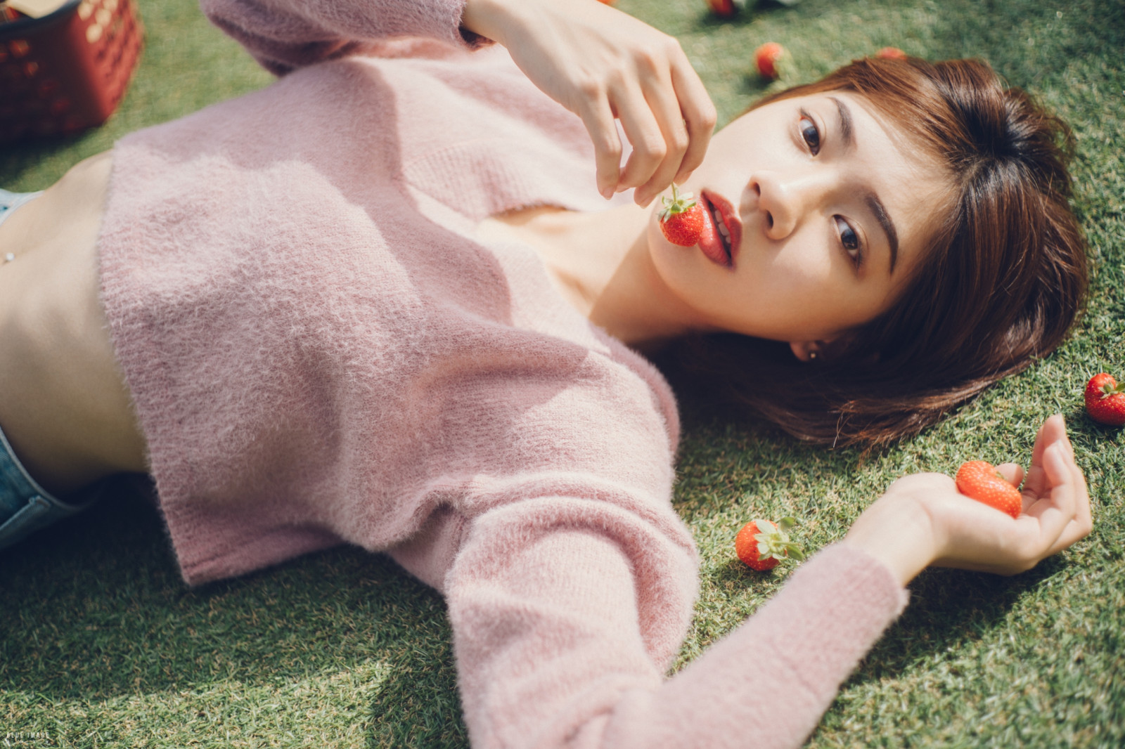 Wallpaper Model Asian Brunette Brown Eyes Looking At Viewer Red Lipstick Crop Top Lying