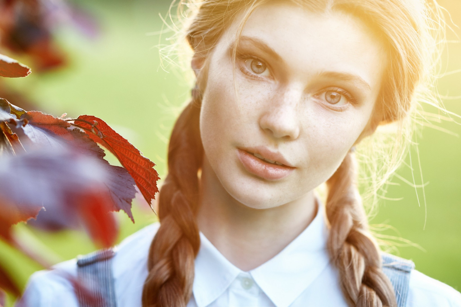 Прическа для девушки с веснушками Прическа для девушки с веснушками
