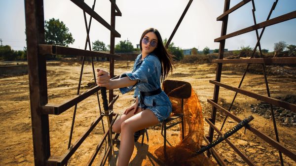 weapons,look,The Sun,sexy,pose,model