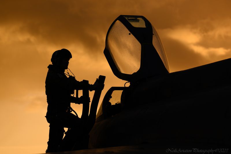 máy bay chiến đấu