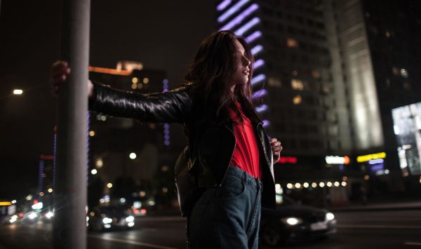 women,brunette