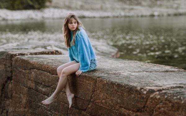 blonde,women,blue eyes,blue shirt,jean shorts,sitting
