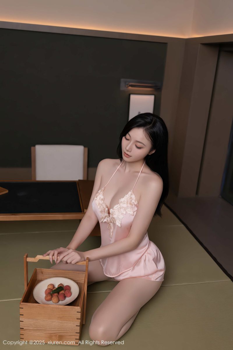 เอเชีย, สง่างาม, ในร่ม, ผมยาวสีดำ, มองไปที่กล้อง, บาง