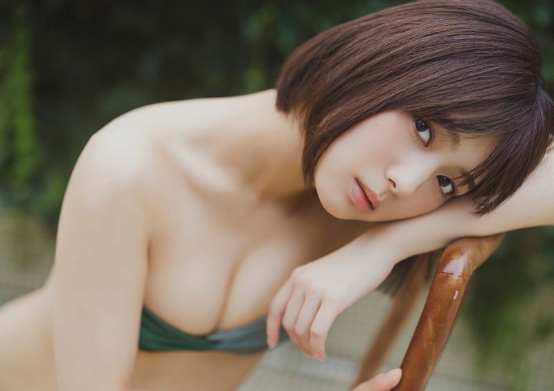 zahrada,žena,green bikini,list,strom