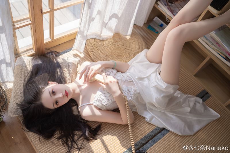 美丽,亚洲,一个女孩,青年,A leg,长发