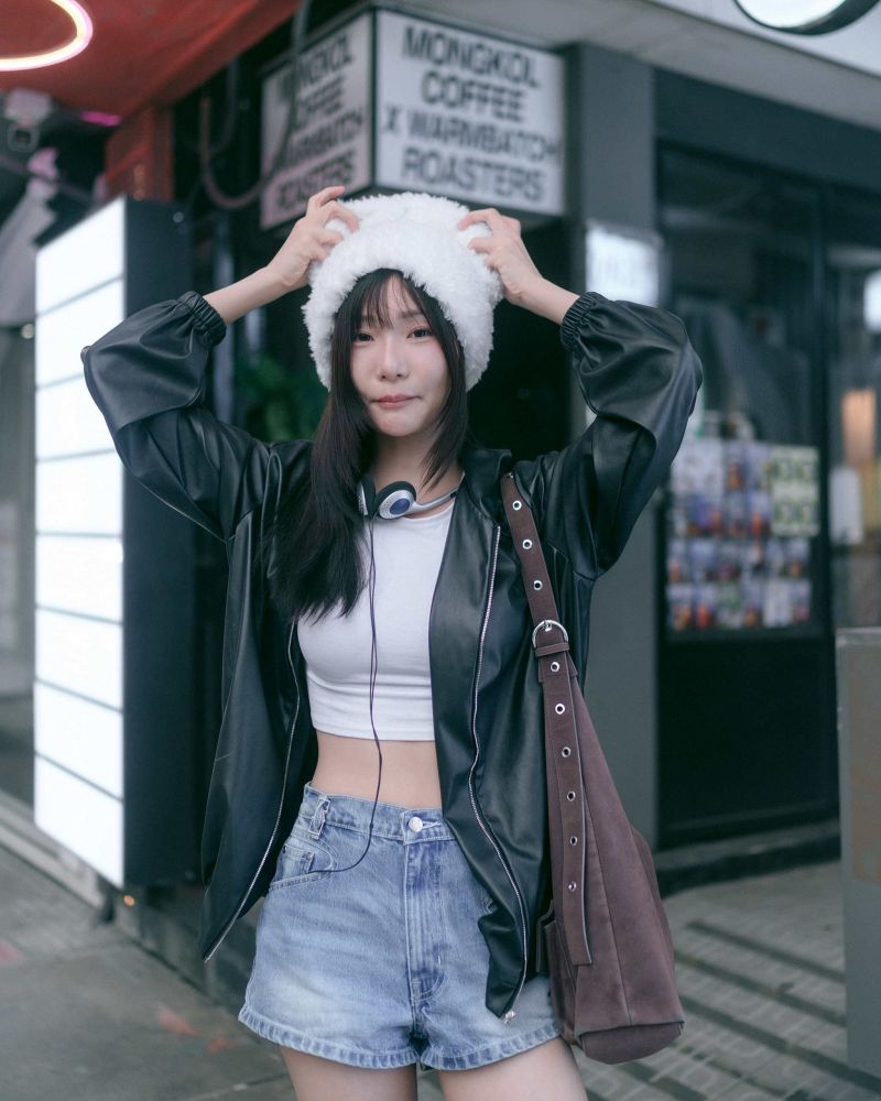 Balkon,Kopfhörer,Geländer,Frau