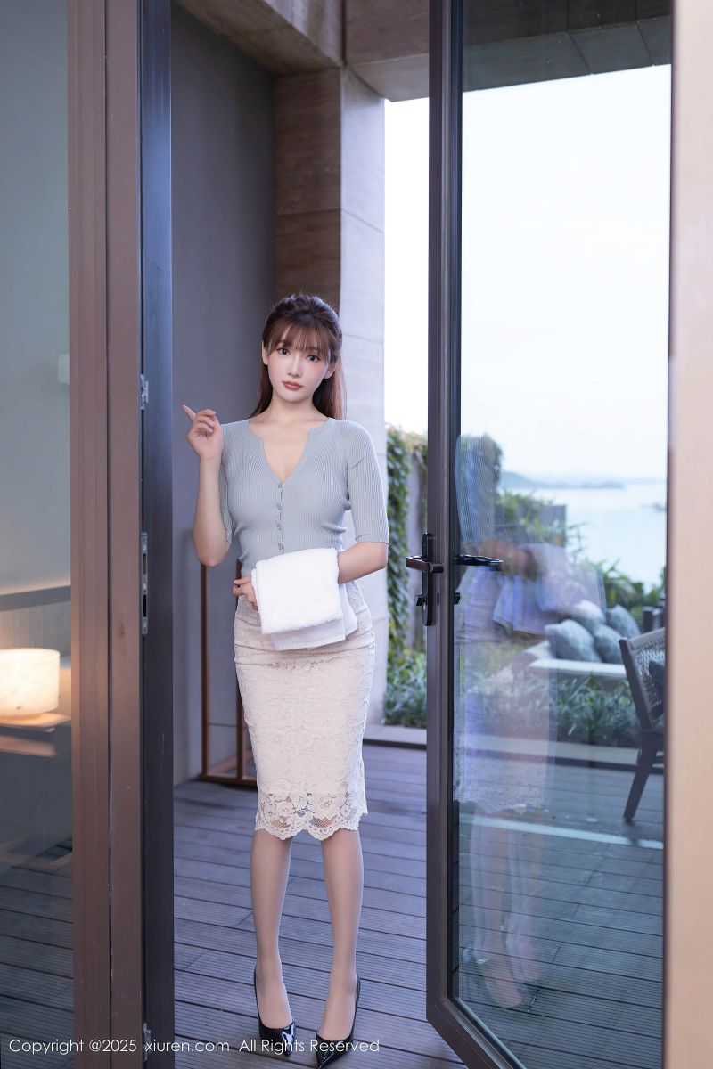 asijský,balkón,ofina,black high heels,hnědé vlasy,Evening Light