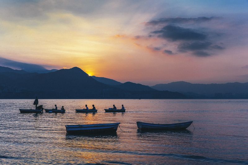 asiatisk,kaukasisk,barn,denim jacket,ældre,gråt hår