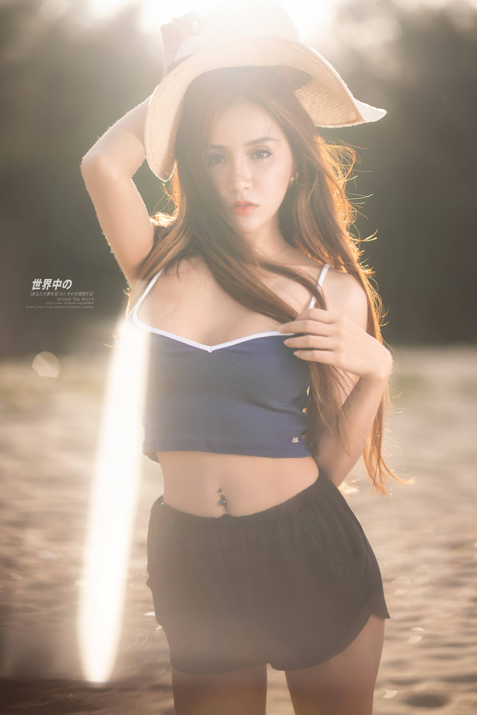 아시아 사람, 백라이트, 바닷가, 검은, 작물 가기, 골든 아워, 모델링, 해군, 반바지, 밀짚 모자, 여자