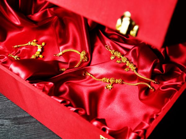 red,ART,textile,outerwear,product,bag
