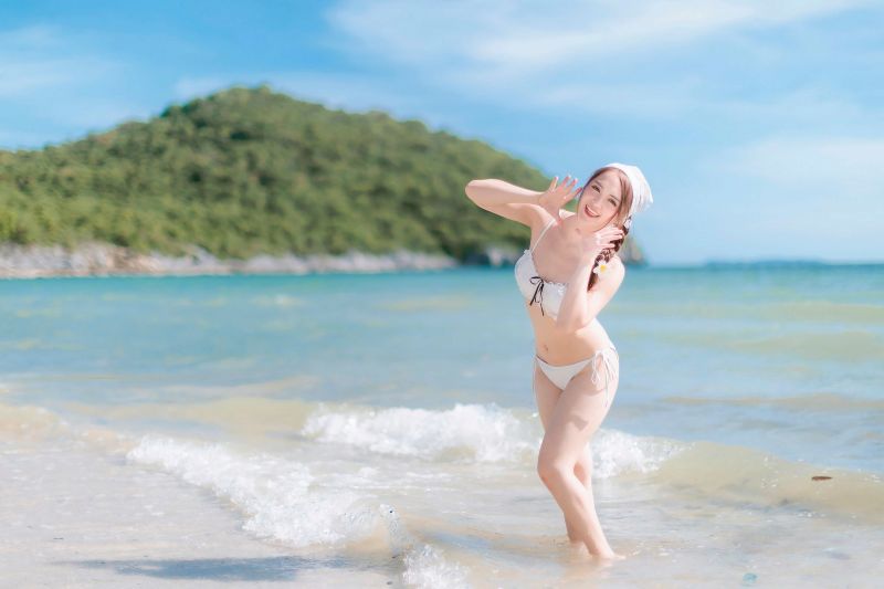 white bikini,pláž,žena