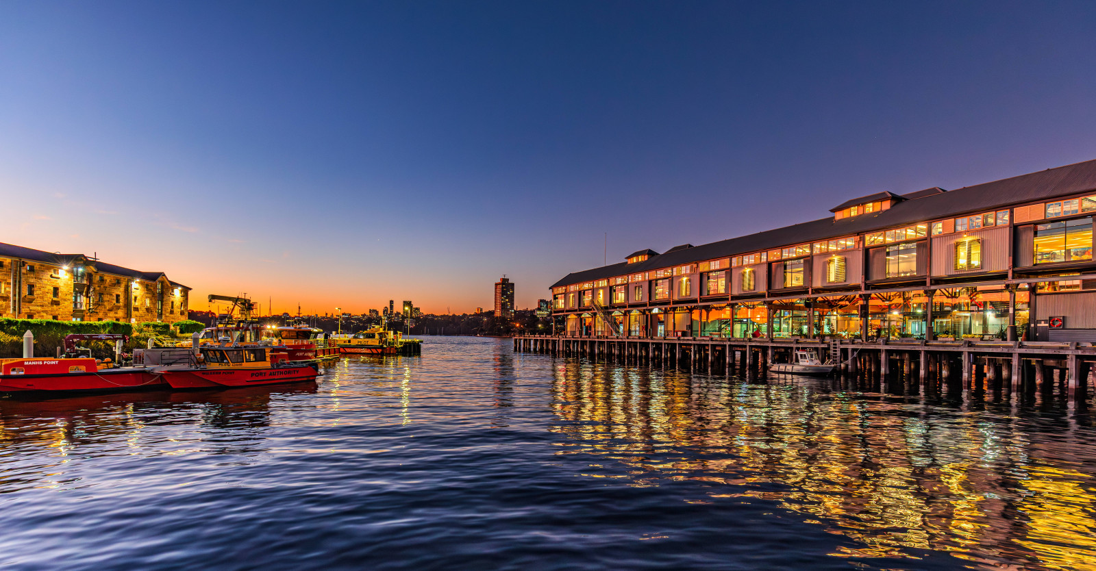 letadlová loď, architektura, modrá obloha, bokeh, most, světla města, mraky, hloubka pole, soumrak, stíhačky, lucerny, nízký úhel, miniaturní, model, Příroda, neonová světla, noční fotografie, venkovní, pagoda, lidé, mrakodrapy, sluneční paprsky, slunečnímu záření, západ slunce, cestovat, Soumrak, městský, široký úhel