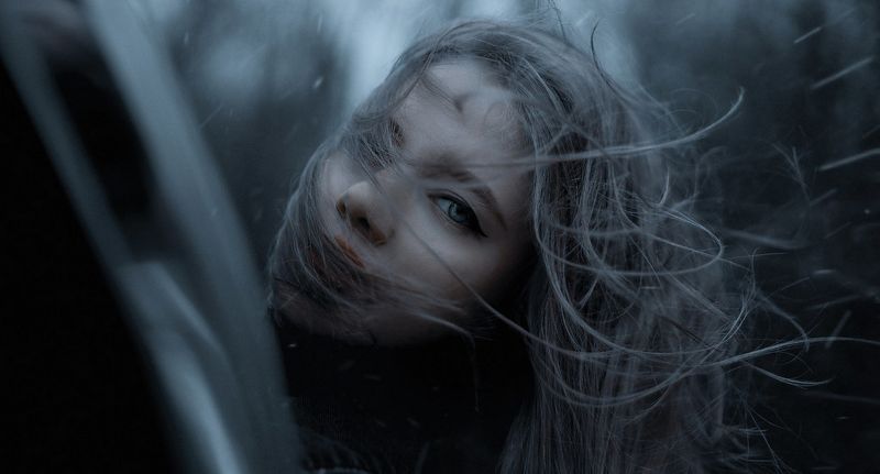 most,black sweater,modré šaty,loď,brown coat,táborák