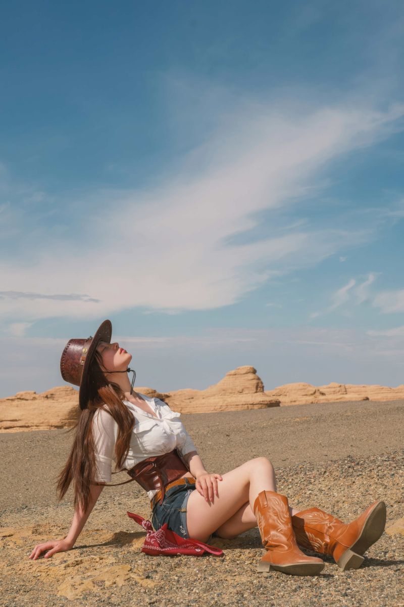 Bandana, Gürtel, Korsett, Wüste, Hut, Sand