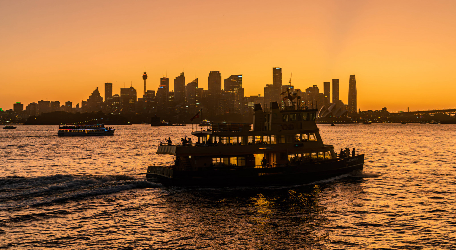 letadlová loď, architektura, modrá obloha, bokeh, most, světla města, mraky, hloubka pole, soumrak, stíhačky, lucerny, nízký úhel, miniaturní, model, Příroda, neonová světla, noční fotografie, venkovní, pagoda, lidé, mrakodrapy, sluneční paprsky, slunečnímu záření, západ slunce, cestovat, Soumrak, městský, široký úhel