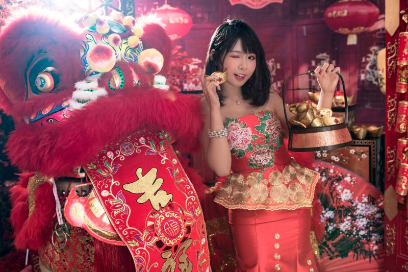 asiatico,cheongsam,Capodanno cinese,oro,rosso,donna