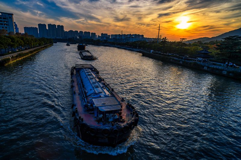 asiatisk,kaukasisk,barn,denim jacket,ældre,gråt hår