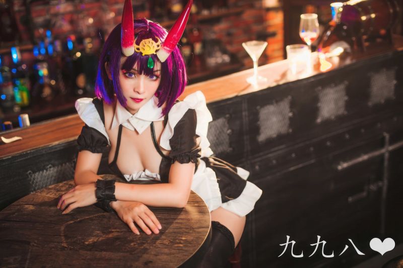 Bar,Cocktail,Cosplay,Horn,Frau