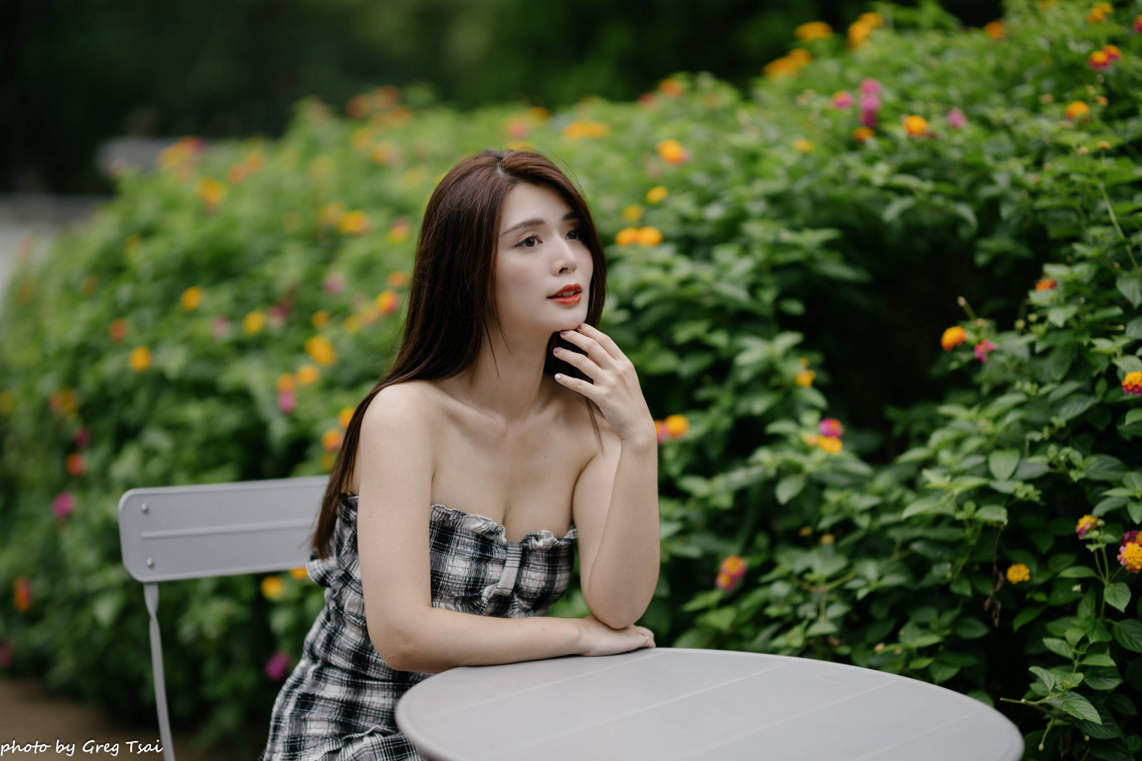 rozostřeného pozadí, židle, plaid dress, žena