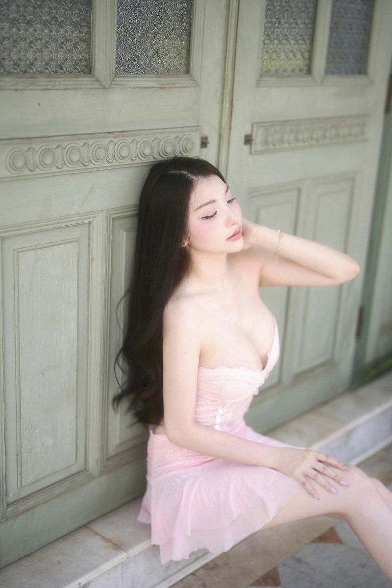 레이스,핑크빛 옷,치마,여자