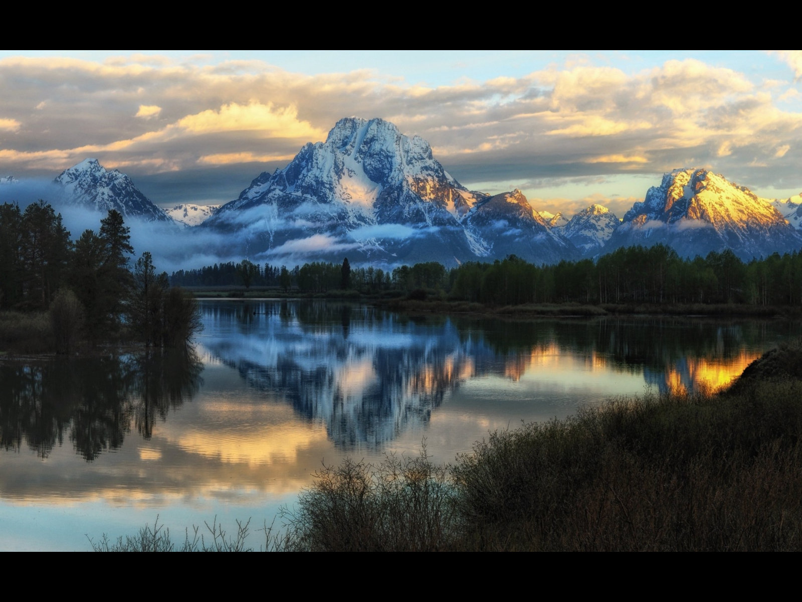 Landschaft, mrak, voda, nebe, hora, atmosféra, vodní zdroje, ekoregion, odlesk, Natural landscape, svět, soumrak, vysočina, svítání, slunečnímu záření, jezero, západ slunce, tělo z vody, banka, biome, atmosférický jev, horizont, krajina, sníh, horských reliéf, pohoří, rostlina, uklidnit, kopec, kupa, strom, zima, večer, svítání, les, nádrž, symetrie, masiv, pleso, klesl, ledová landform, divočina, Lake District, lacustrine plain, odraz, jezero, zvuk, hřbet, Volně žijících živočichů, horské řeky, vrcholek, noc, vstupní, Skála, Alpy, rybník, řeka