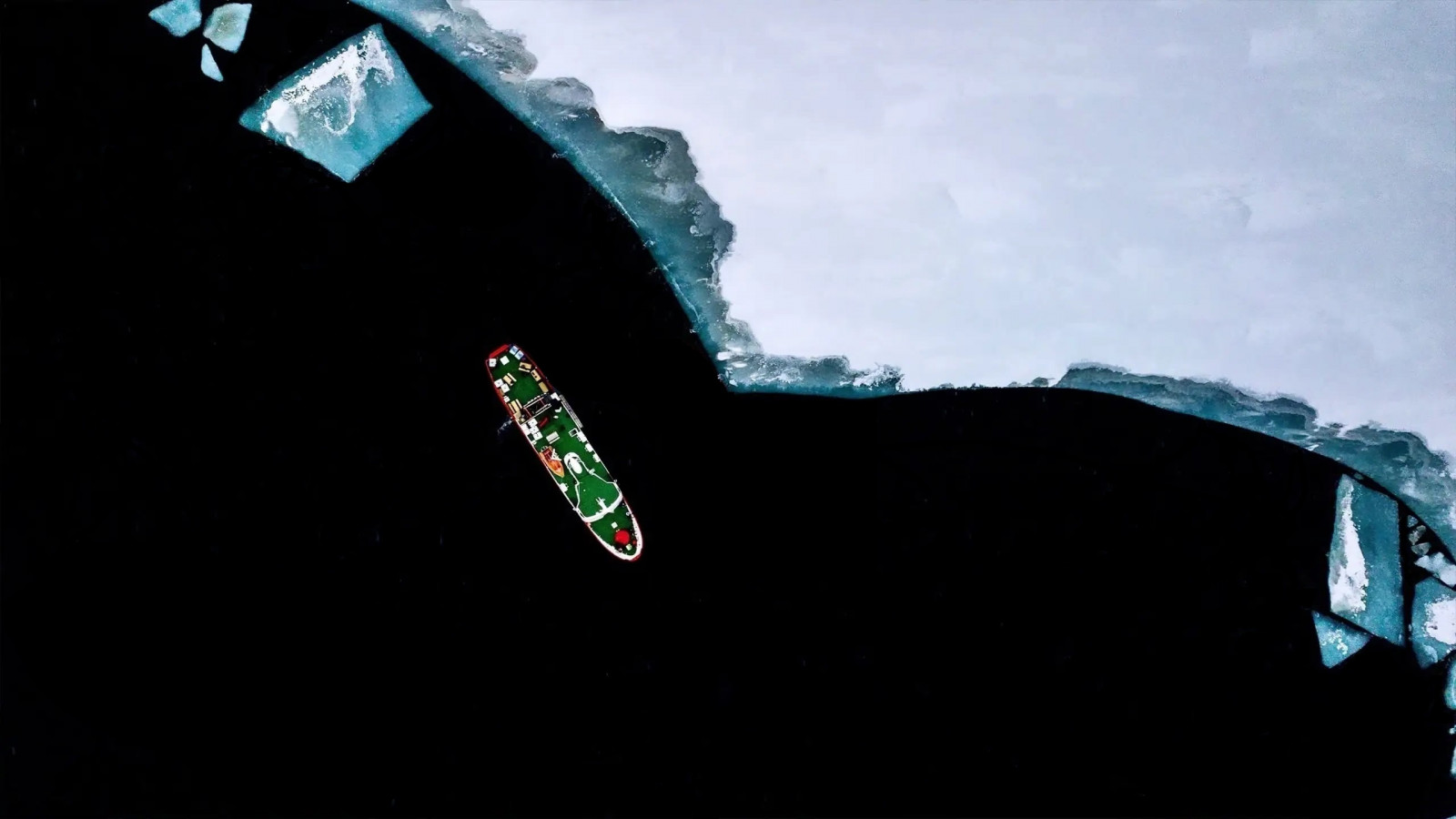 naturlig, bilindustrien belysning, himmel, bildesign, Sky, skrifttype, Tints and shades, elektrisk blå, rektangel, glas, mørke, forrude, mode tilbehør, bakspejl, auto del, grafik, logo, automotive exterior, græs, cirkel, symbol, skygge, automotive vindue del, magenta, landskab, personlige værnemidler, grafisk design