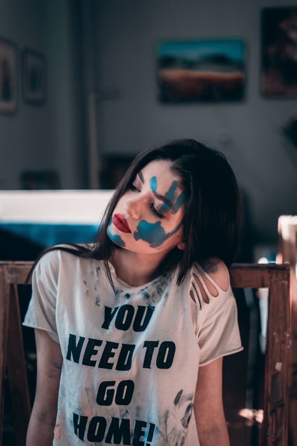 mouth,girl,paint,vision care,shoulder,sleeve