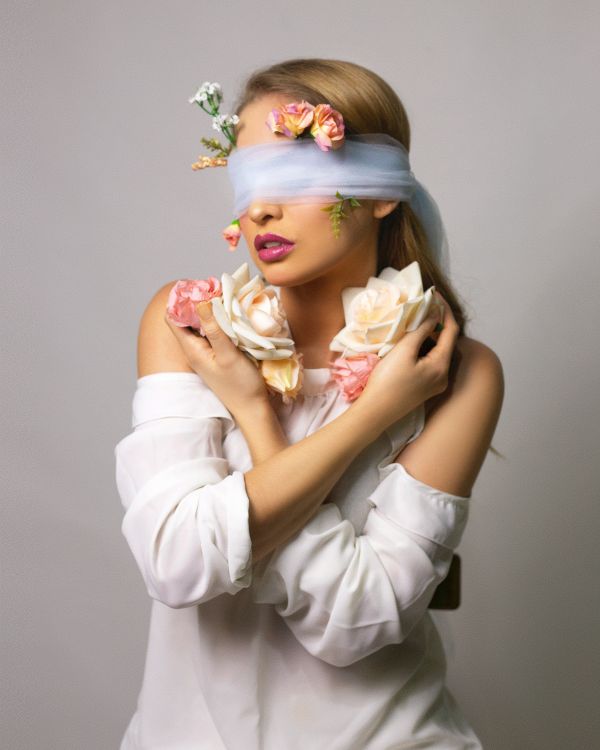 girl,lip,arm,rose,flower,dress
