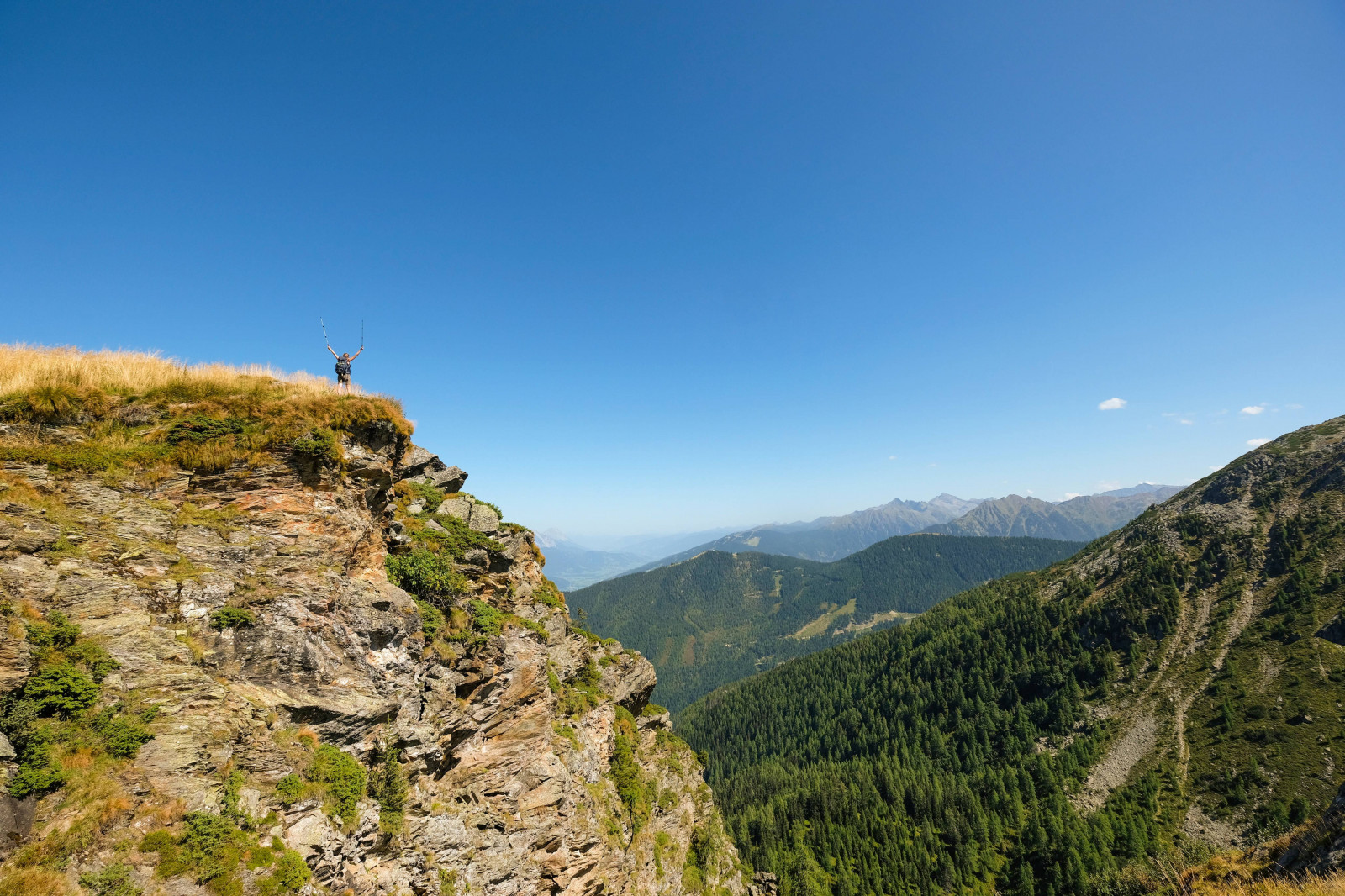 abstrakt, arkitektur, rygsæk, cykel, sort og hvid, blå, mønter, ko, kurve, rulletrappe, faldende, Mark, Skov, frihed, grøn, hånd, hat, hættetrøje, hoppe, lys, linjer, eng, moderne, Bevægelse, bjerge, natur, mønster, fortov, Person, perspektiv, række, sko, silhuet, trappe, undergrundsbane, ovenfra, tunnel, gå, hjul, kvinde, gul