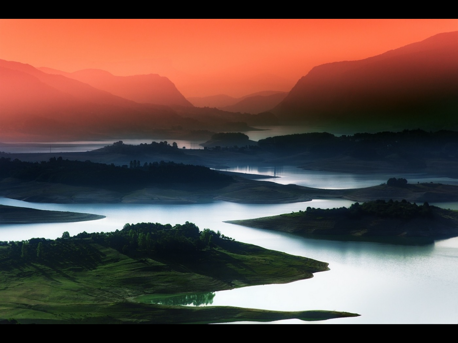 Landschaft, acqua, cielo, risorse idriche, atmosfera, ecoregione, leggero, natura, Natural landscape, crepuscolo, ultimi bagliori, montagna, lago, fenomeno atmosferico, montanaro, corpo d'acqua, luce del sole, nube, coastal and oceanic landforms, Alba, mattina, paesaggio, orizzonte, nebbia, tramonto, morfologie montane, cielo rosso al mattino, fenomeno geologico, catena montuosa, promontorio, calma, riflessione, collina, nebbia, alba, collina stazione, abbattere, sera, suono, roccia, costa, serbatoio, distretto del Lago, oceano, stock photography, lago, onda, prateria, baia, vento onda, foschia, insenatura, mare, notte, fiume di montagna, promontorio, mantellina, oscurità