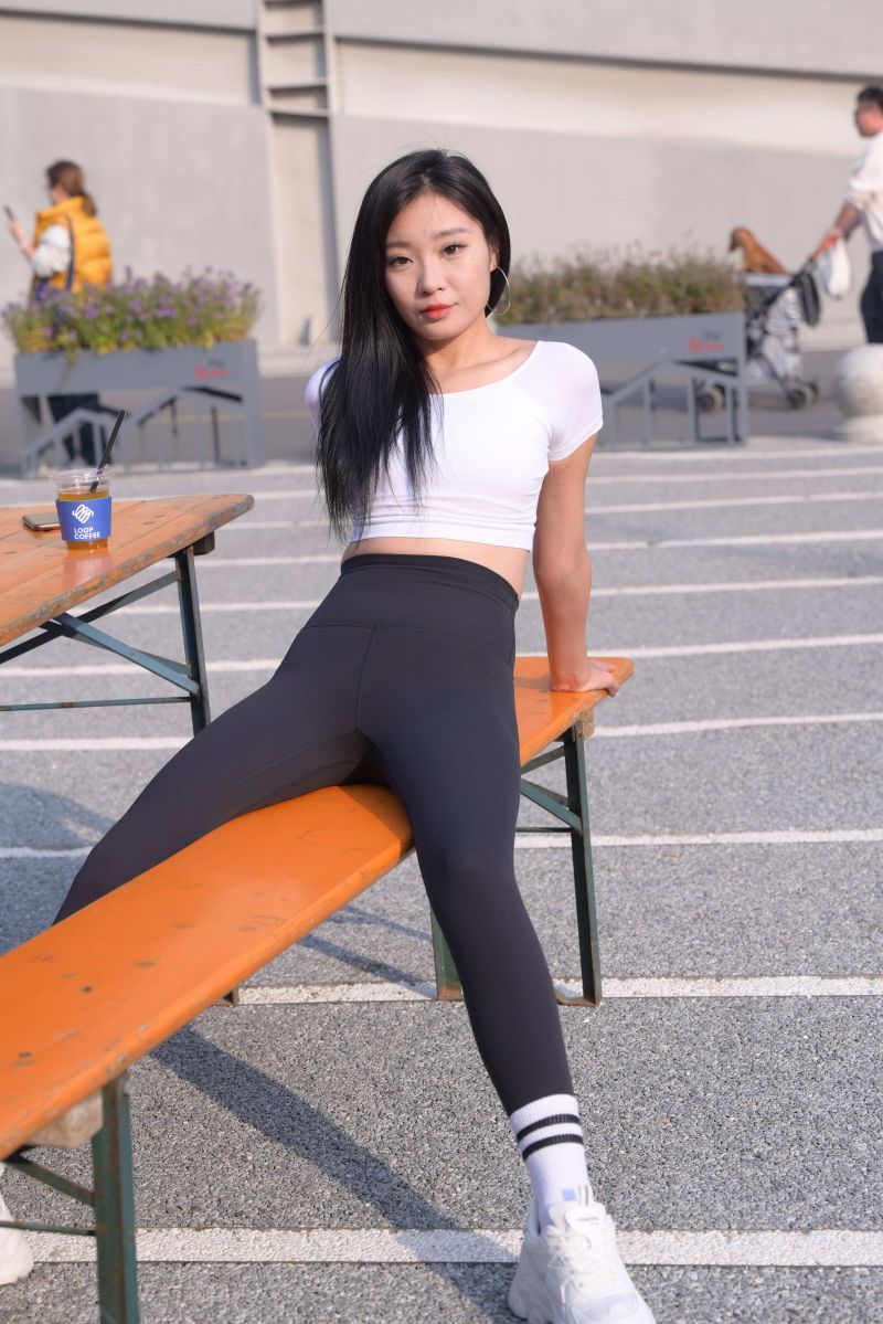 pruhované ponožky,white sneakers