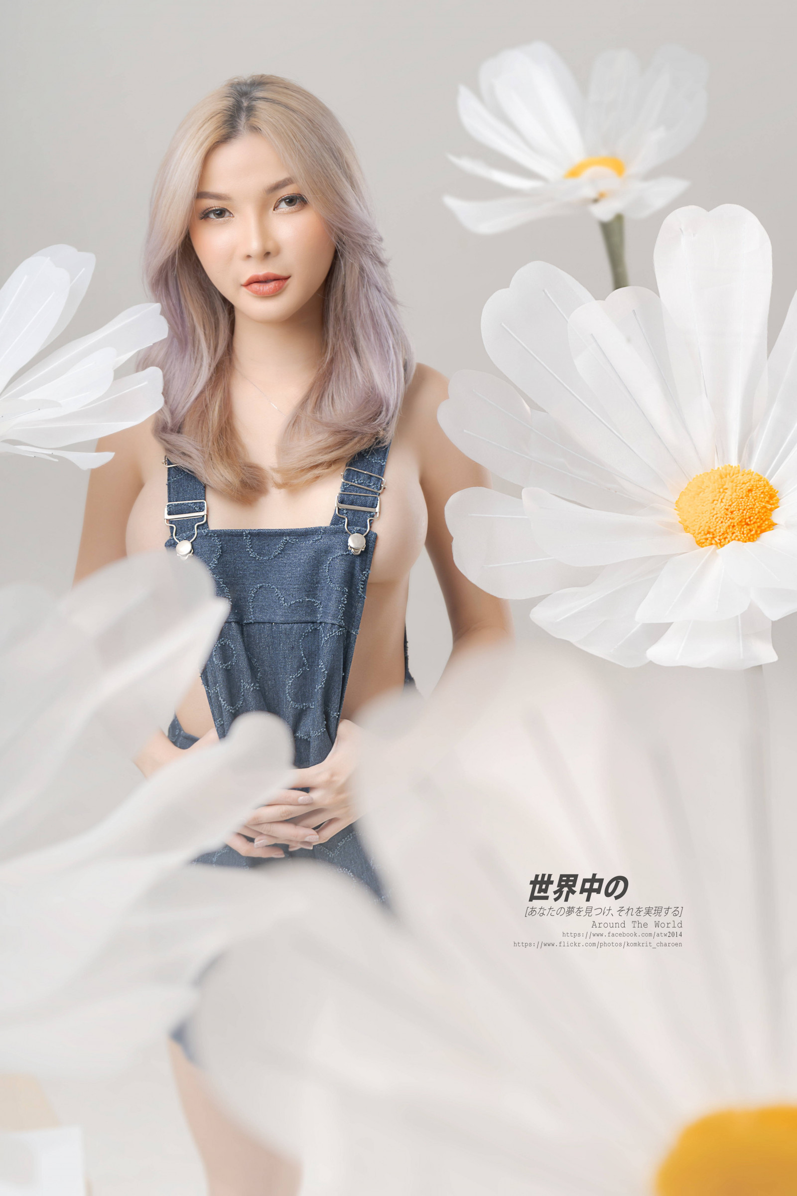 asiatico, indietro, sfondo, bellissimo, chiuso, Margherita, denim, occhi, fiori, grande, che ride, pendente, Basso, sopra, piccolo, sgabello, Studio, tailandese, superiore, bianca, donna, di legno, giovane