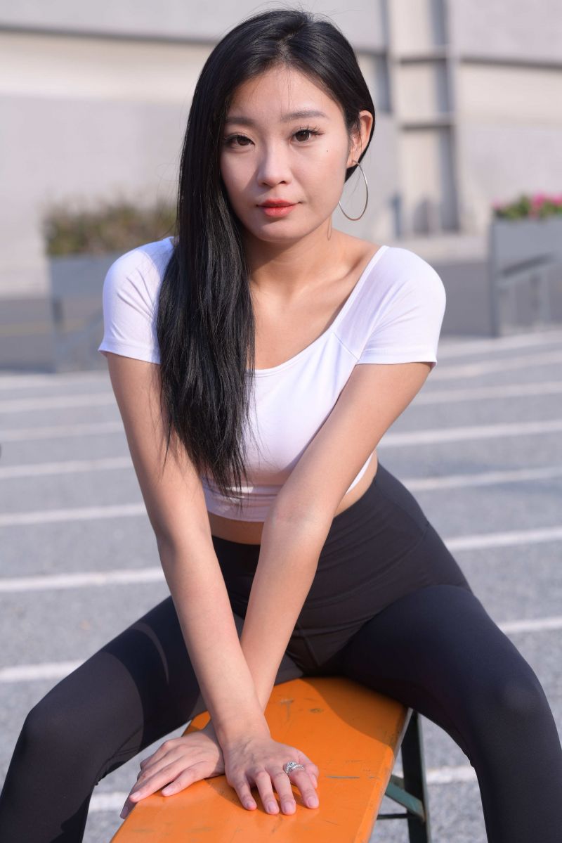 stribede sokker, white sneakers