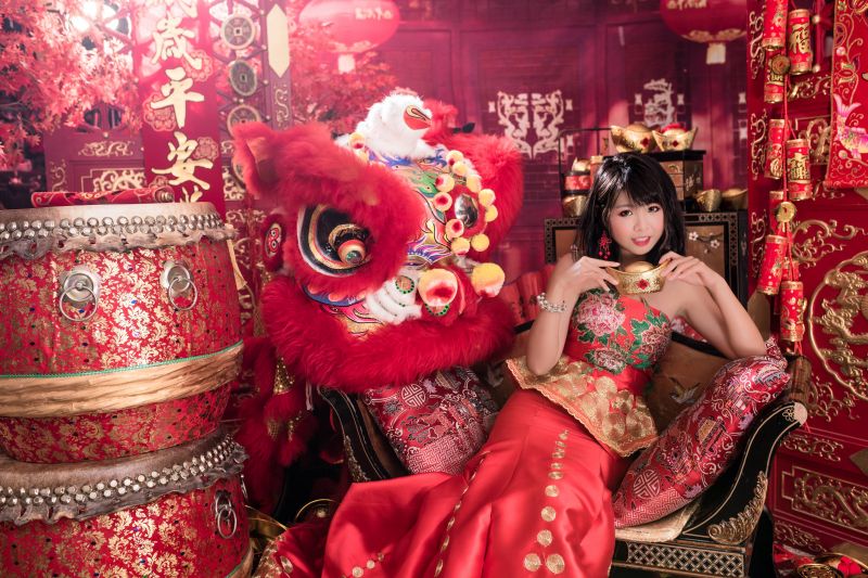 asiatico,cheongsam,Capodanno cinese,oro,rosso,donna