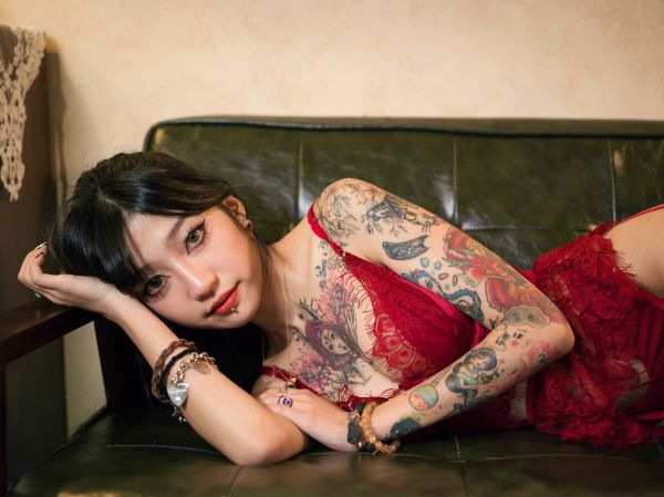 女性