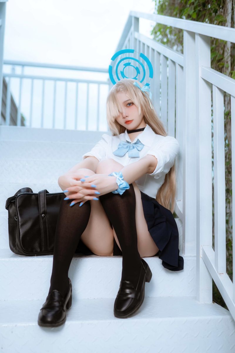 bar counter,calze nere,coniglietta,cosplay,fiori,sexy