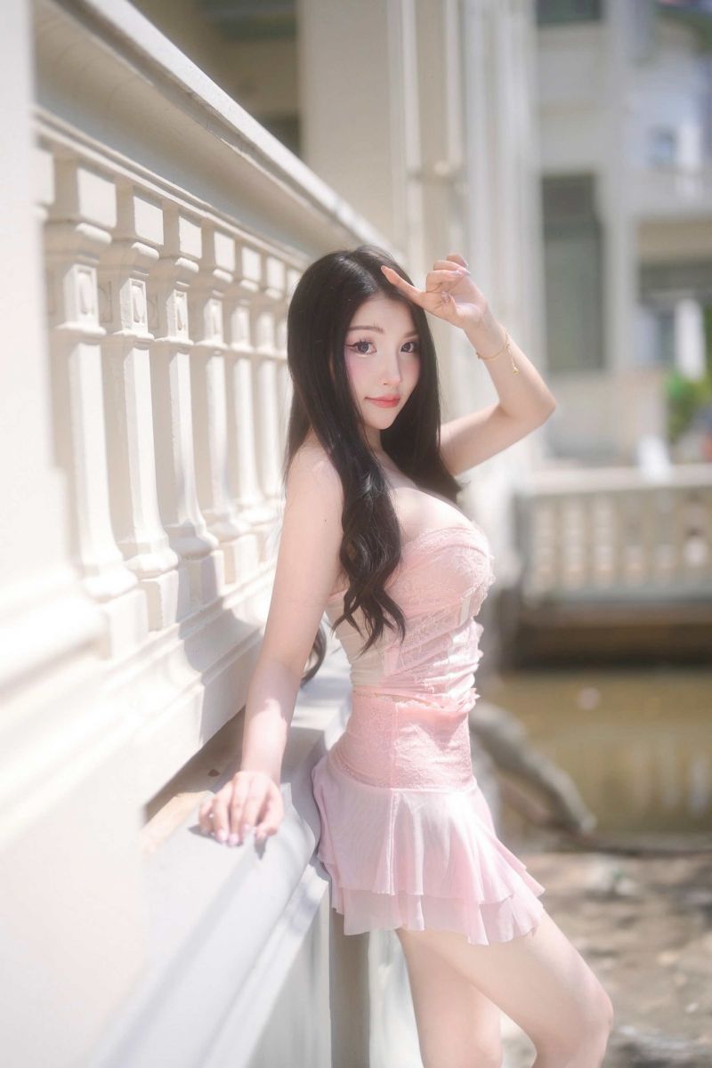 레이스,핑크빛 옷,치마,여자