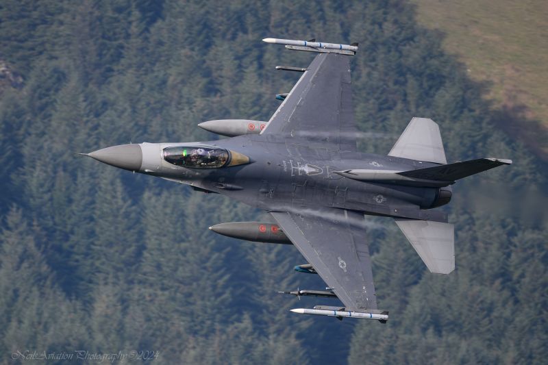 máy bay chiến đấu