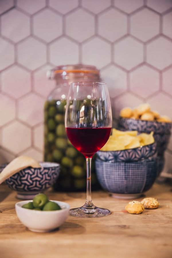 cozinha,alepdias,vinho,taca,azeitonas,petiscos