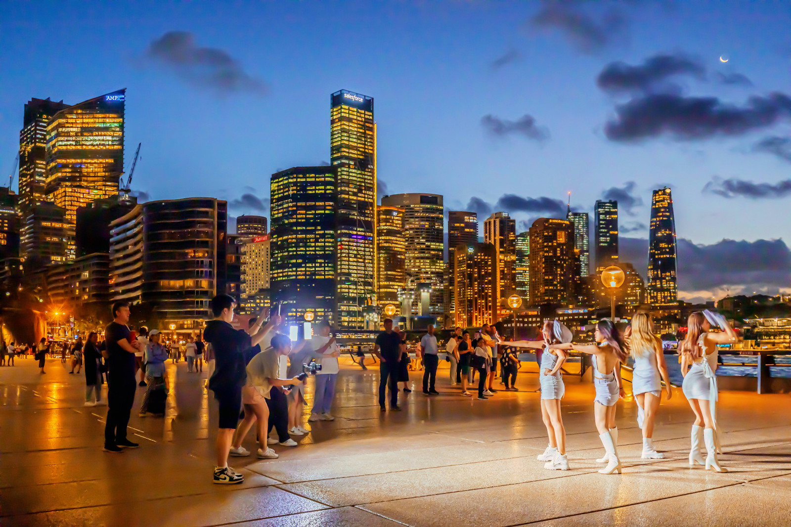 letadlová loď, architektura, modrá obloha, bokeh, most, světla města, mraky, hloubka pole, soumrak, stíhačky, lucerny, nízký úhel, miniaturní, model, Příroda, neonová světla, noční fotografie, venkovní, pagoda, lidé, mrakodrapy, sluneční paprsky, slunečnímu záření, západ slunce, cestovat, Soumrak, městský, široký úhel