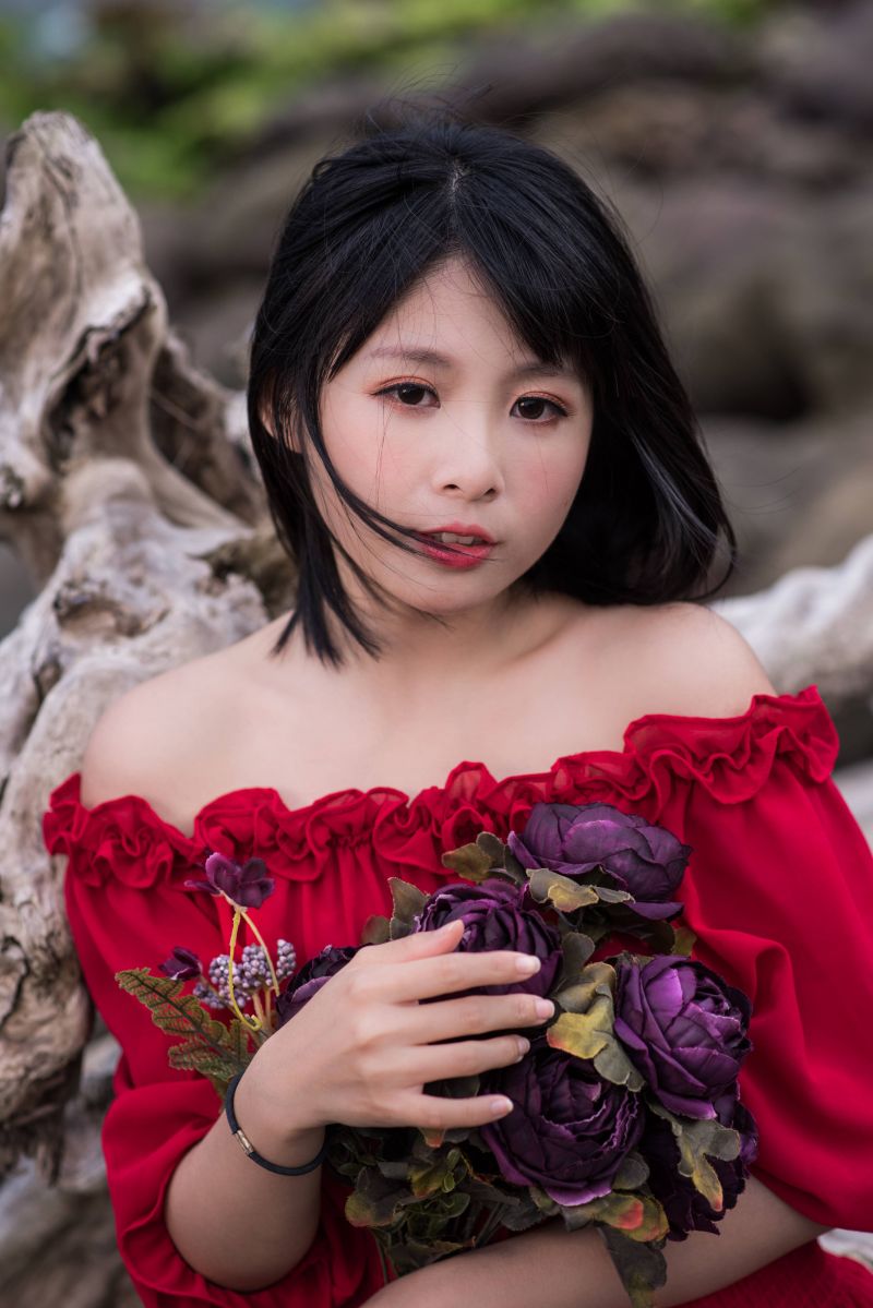 Asiático,luz natural,ao ar livre,retrato,rocky beach,agua