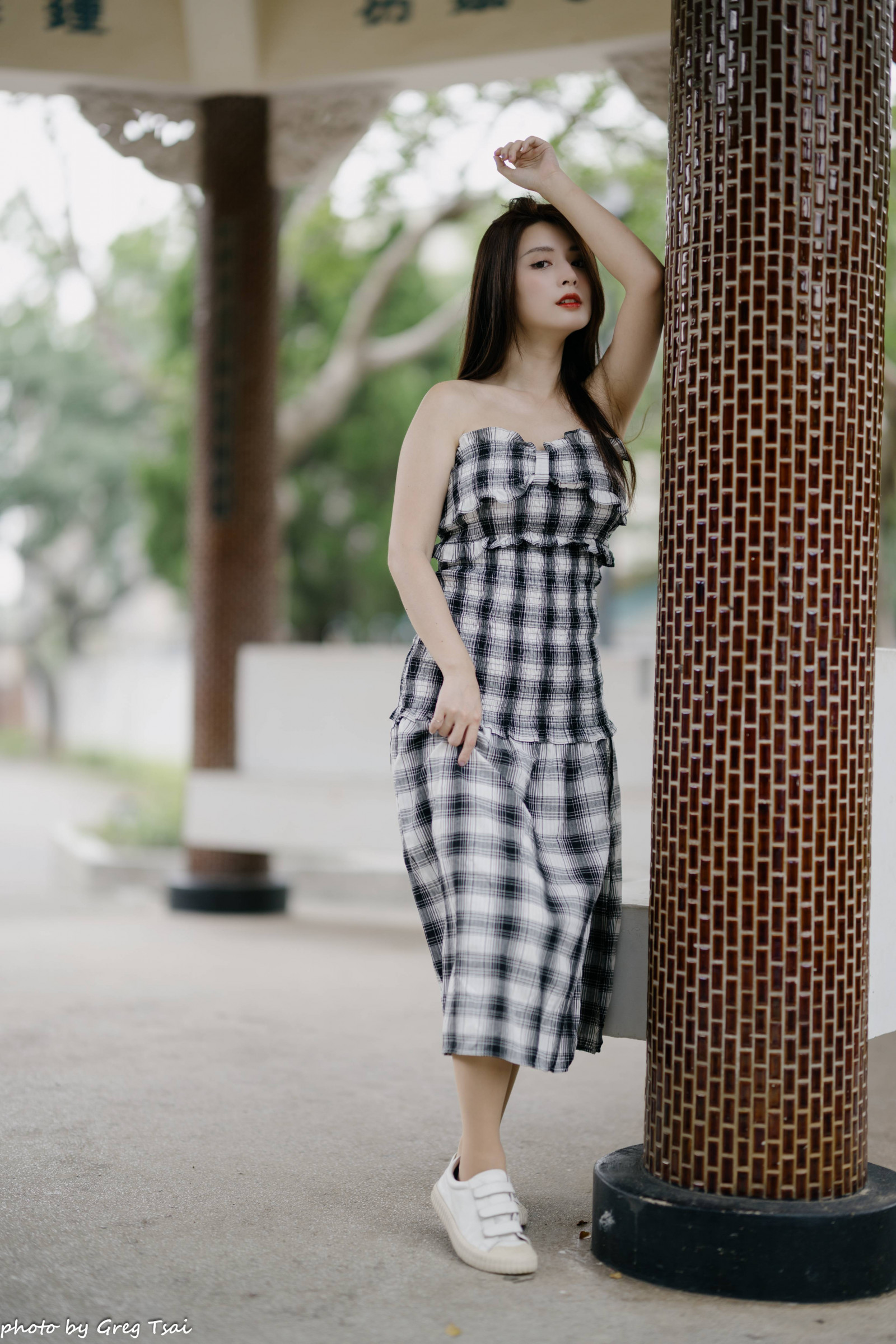 ぼんやりした背景, 椅子, plaid dress, 女性