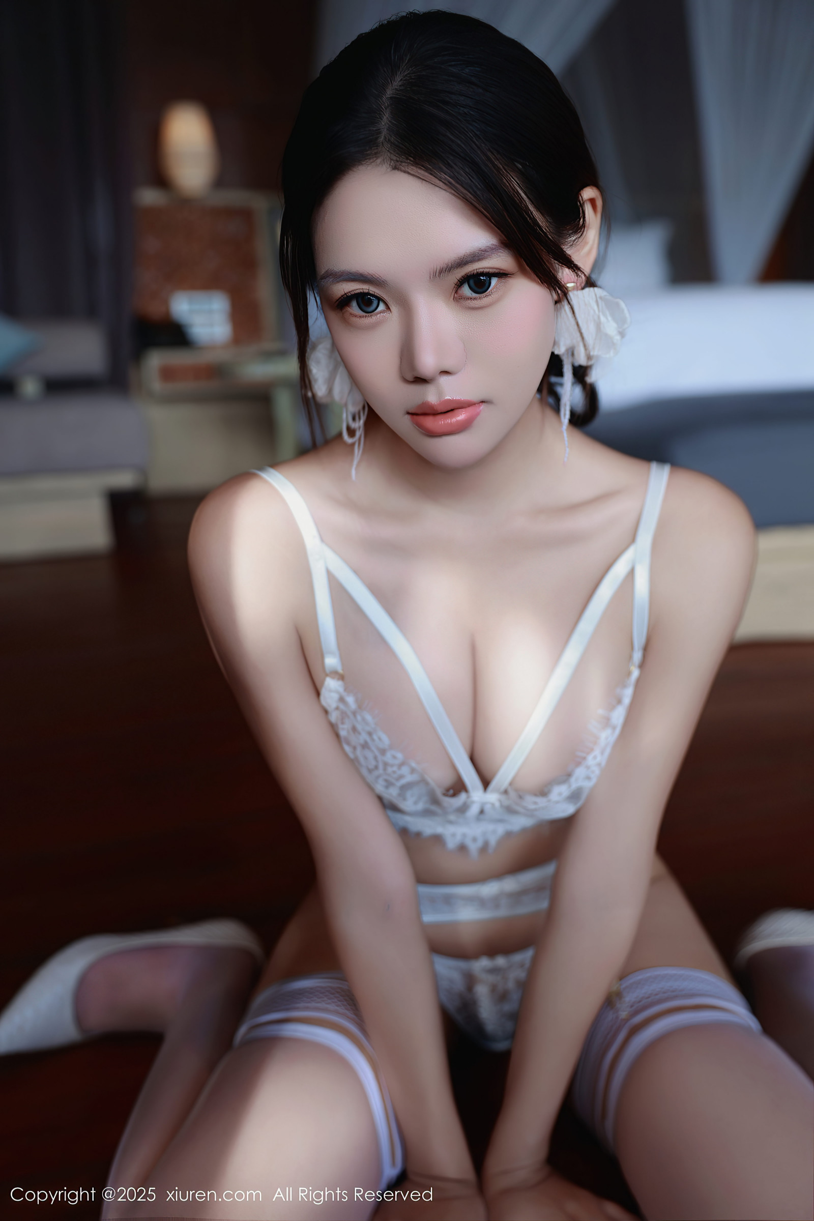 asijský, lehký kočár, Průhledná, paluba, šaty, dívka, podpatky, krajka, spodní prádlo, dlouho, hala, luxus, model, venkovní, fotografování, okolí bazénu, portrét, naprostý, plážové lehátko, bílý, žena