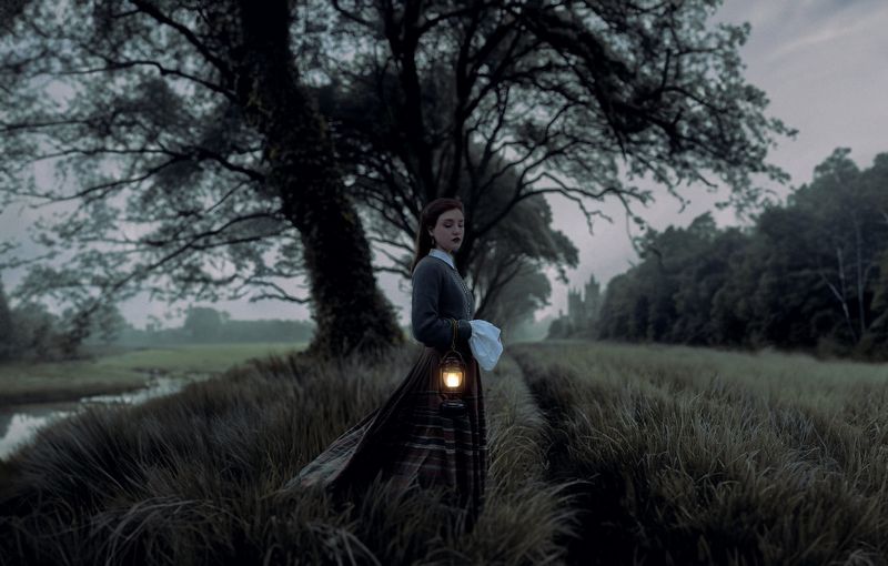 black sweater, modré šaty, loď, most, brown coat, táborák