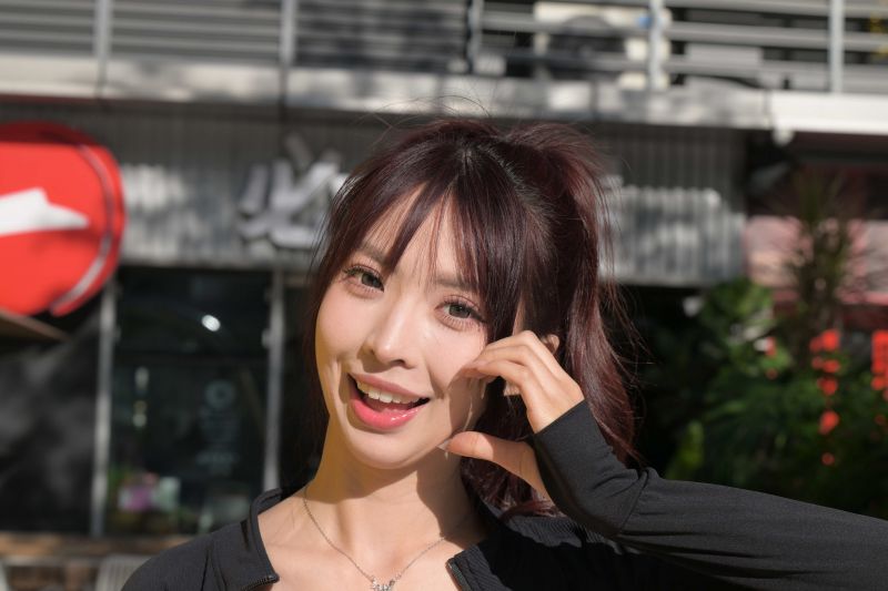 asijský,hnědé vlasy,denní světlo,venkovní,koňský ohon,ulice