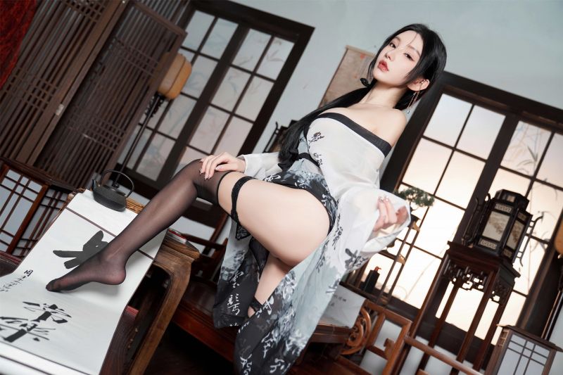 sorte strømper,hanfu,wooden furniture