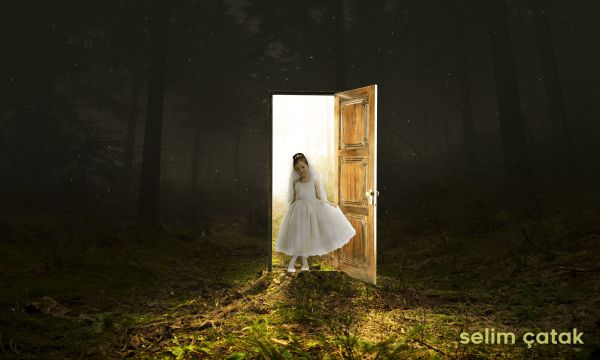 girl,tree,door,green,white,wedding dress