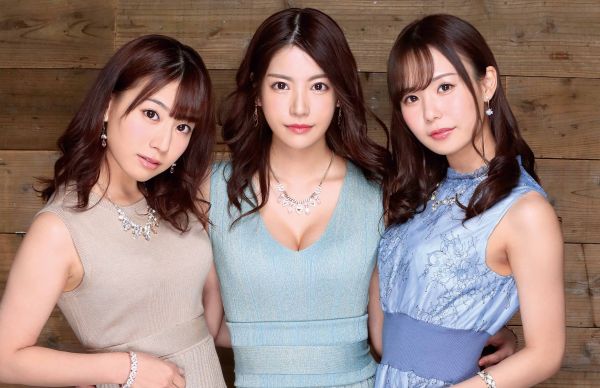 asiatique,Japon,beau,Minami Hatsukawa,Miru Sakamichi,three women