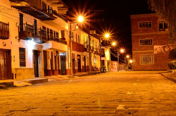 noche,pueblo,luces,calle,ventanas,foto