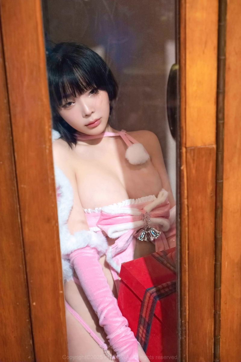 campane,arco,lingerie rosa,donna